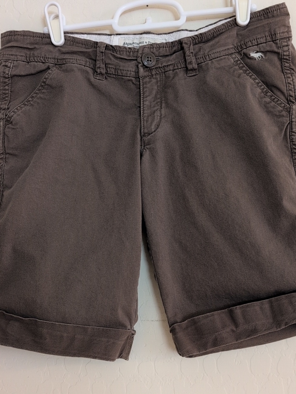 Abercrombie & Fitch Low Rise Brown Roll-Cuff Chino Bermuda Shorts - Size 4